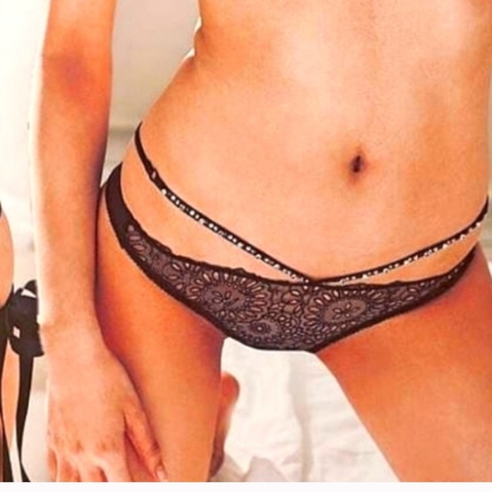 NWT Victoria’s Secret black lace & tulle Swarovski crystal embellished, panty M